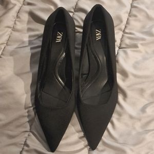 NWOT. Zara black Block Heel Pumps. Size 39